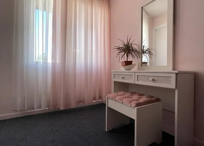 Hostal Premium Marina Paphos